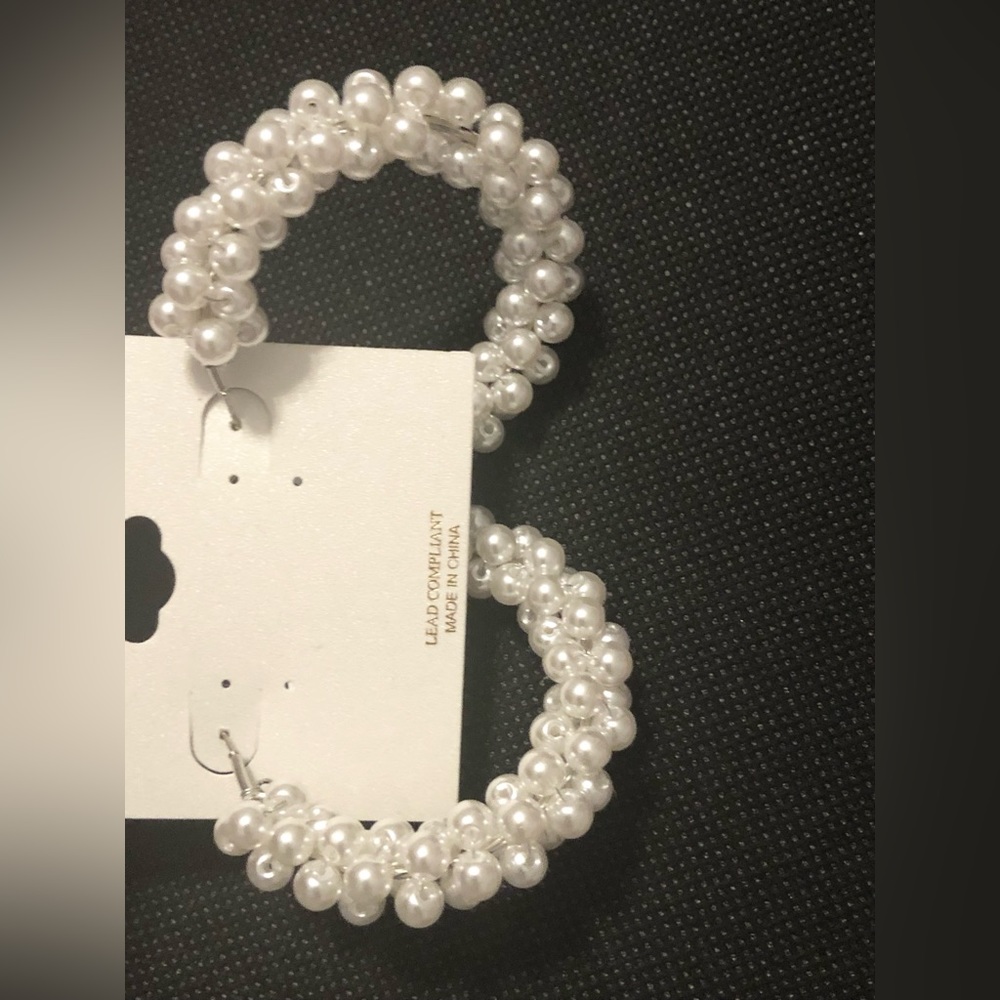 Natasha faux white oversized pearl silver plated‎ hoop earrings new - Picture 4 of 15